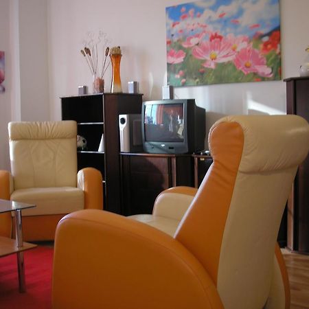 Vacation Apartment Up To 10 Братислава Номер фото