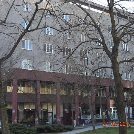 Vacation Apartment Up To 10 Братислава Экстерьер фото