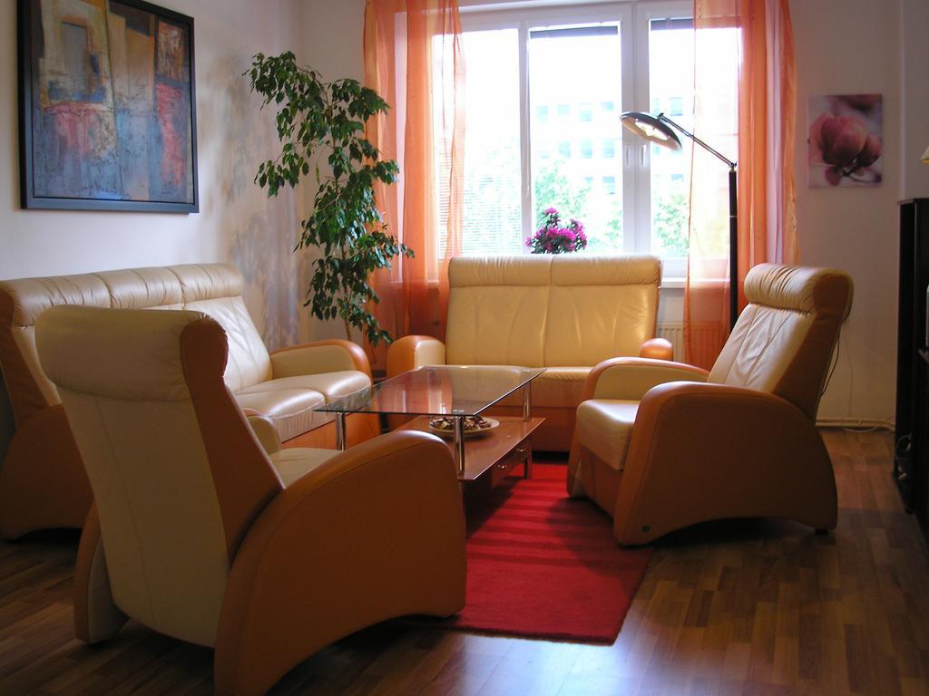 Vacation Apartment Up To 10 Братислава Номер фото