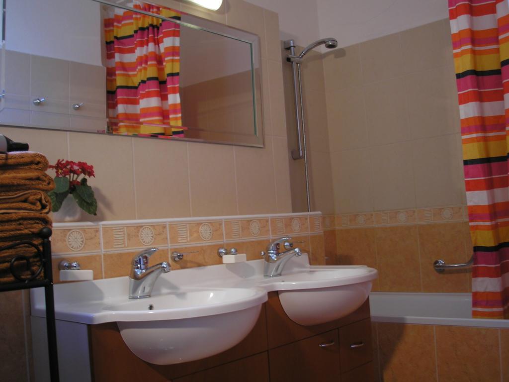 Vacation Apartment Up To 10 Братислава Номер фото