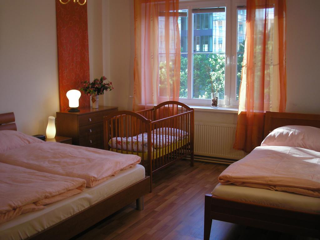 Vacation Apartment Up To 10 Братислава Номер фото
