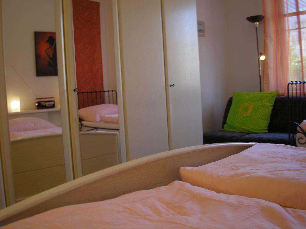 Vacation Apartment Up To 10 Братислава Номер фото