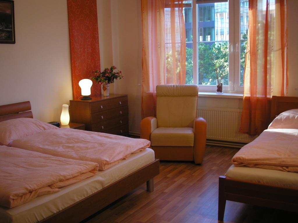 Vacation Apartment Up To 10 Братислава Номер фото