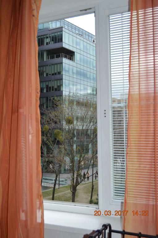 Vacation Apartment Up To 10 Братислава Экстерьер фото